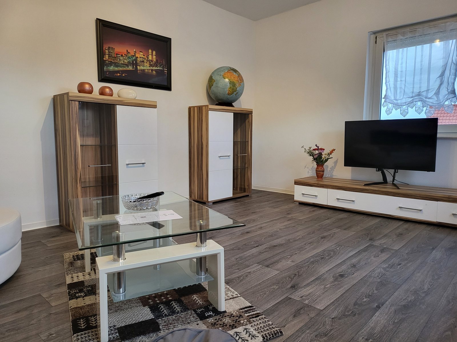 Weiterer Blick in das Wohnzimmer der Ferienwohnung im 1. Obergeschoss in Nordhausen