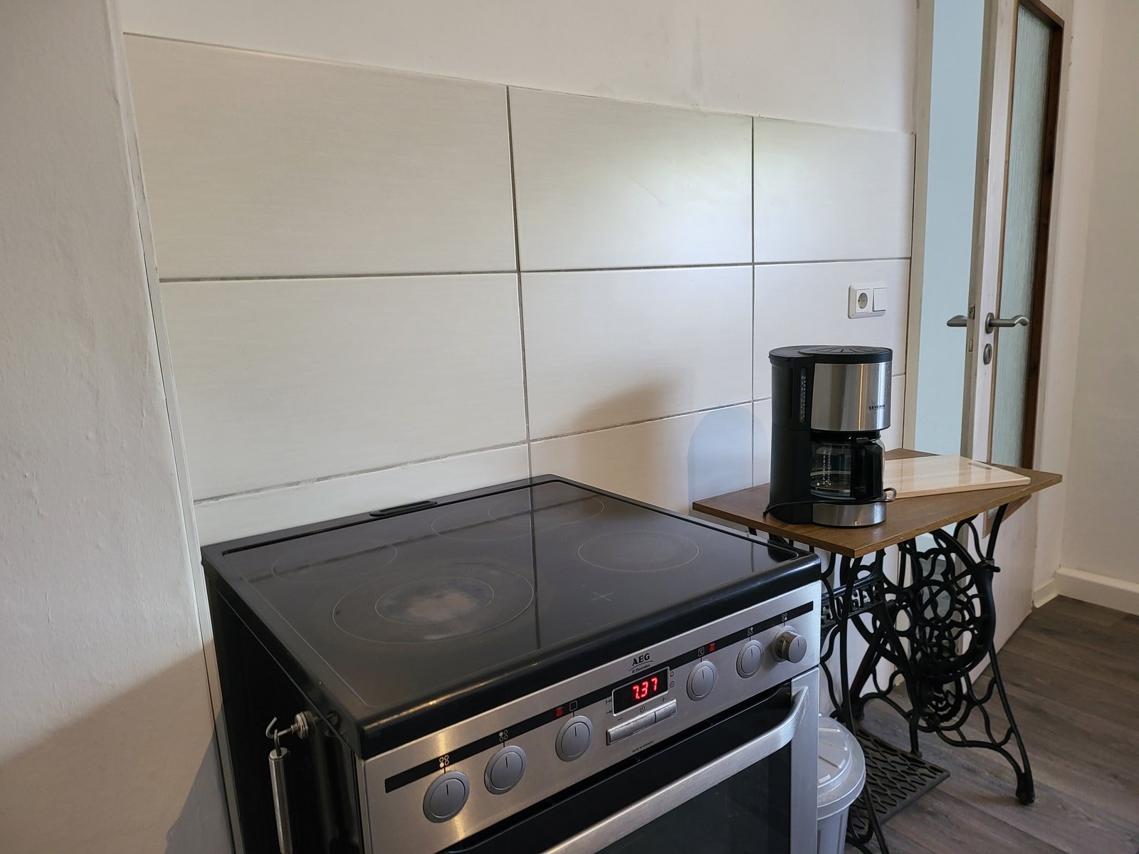 Kueche mit Herd und Backofen der Ferienwohnung im 1. Obergeschoss in Nordhausen
