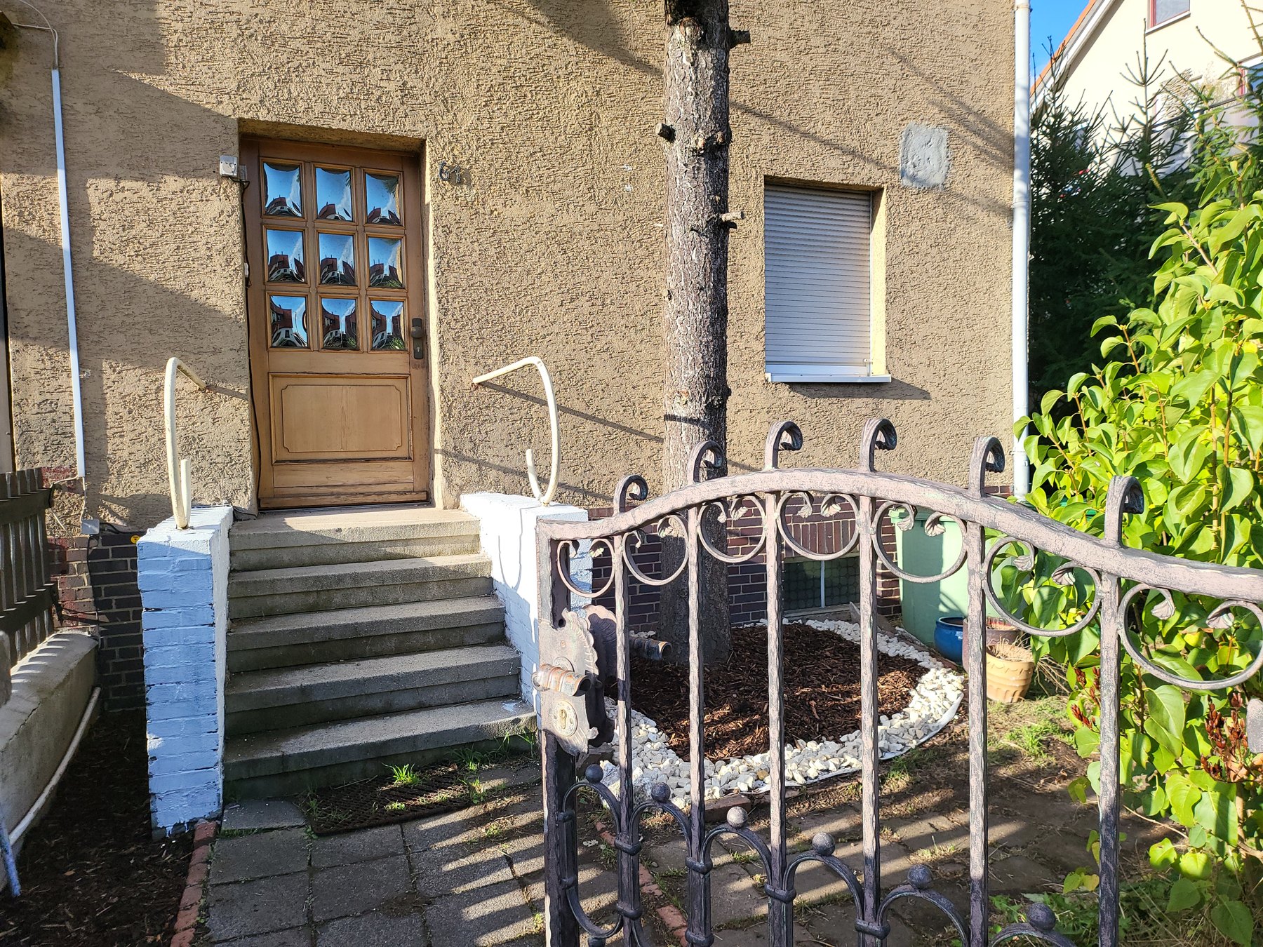 Aussenansicht und Eingang zur Ferienwohnung im 1. Obergeschoss in Nordhausen