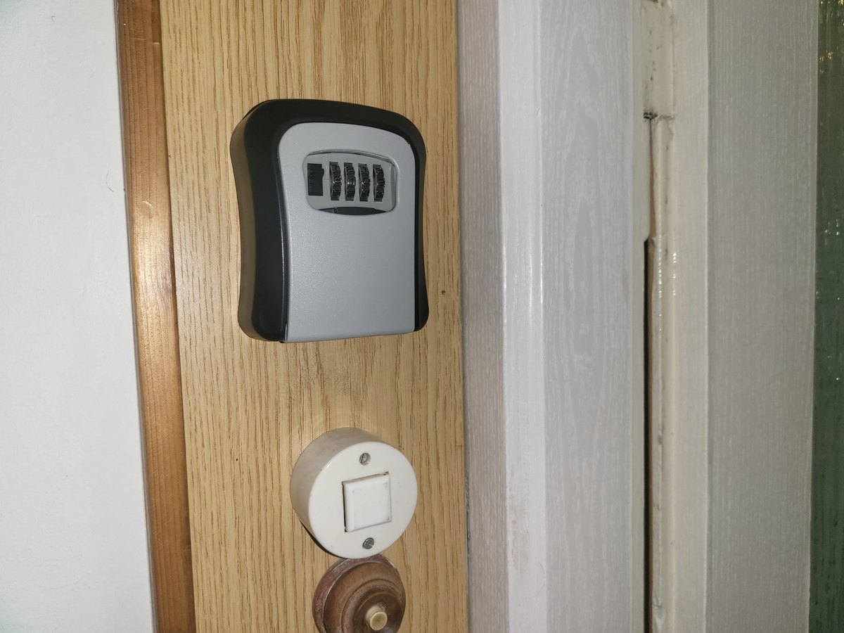 Schlüsselsafe an der Wohnungstür