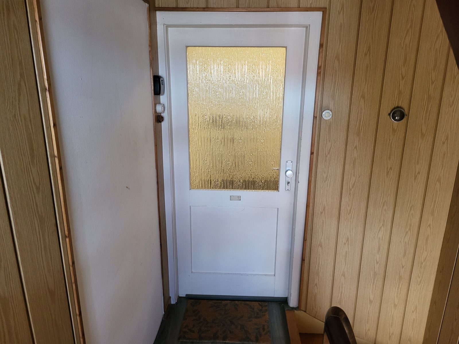 Wohnungstür mit Schlüsselsafe