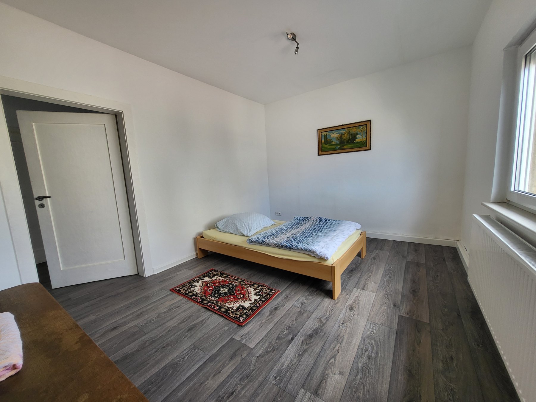 Zweites Schlafzimmer der Wohnung im ersten Obergeschoss